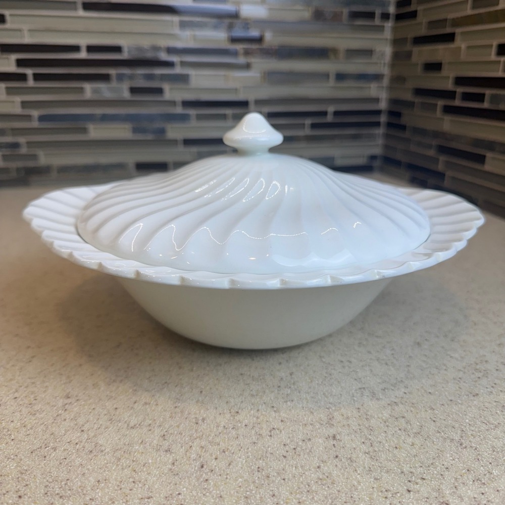 Johnson Bros Snowhite Regency Ironstone Covered Vegetable Tureen White England